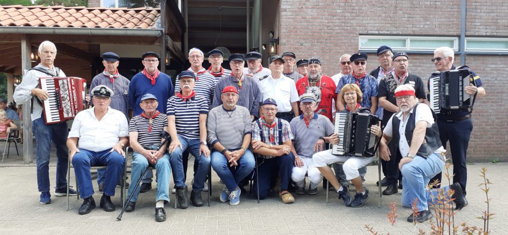 Groepsfoto tijdens ons optreden bij RCN park Het Grote Bos in Doorn op 6 augustus 2022